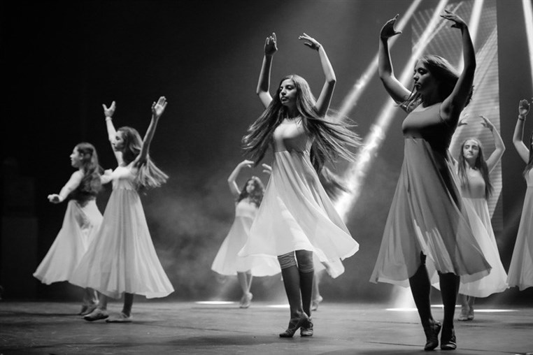 MOVES Dance-Back to the Roots